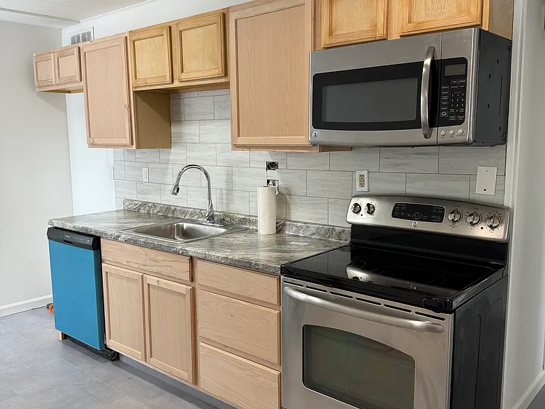 4660 Frankfort Ave — Photo 5