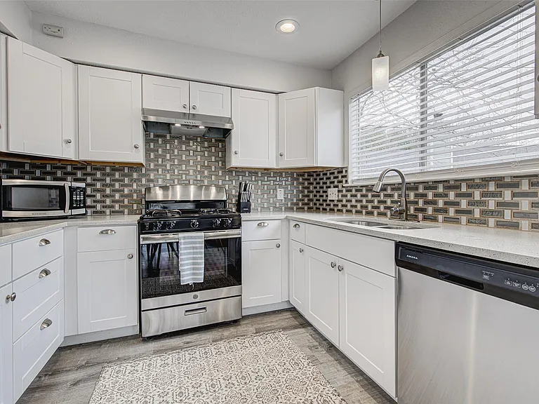 6009 Richard Carlton Blvd — Photo 15