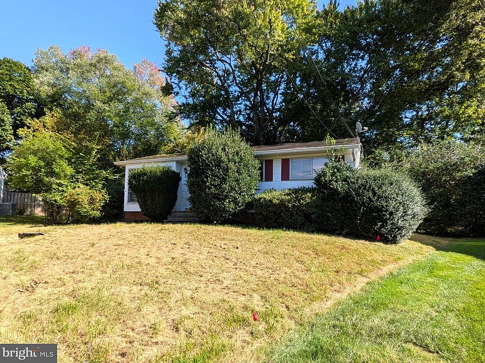 2nd image of 1412 Patrick Cir SW