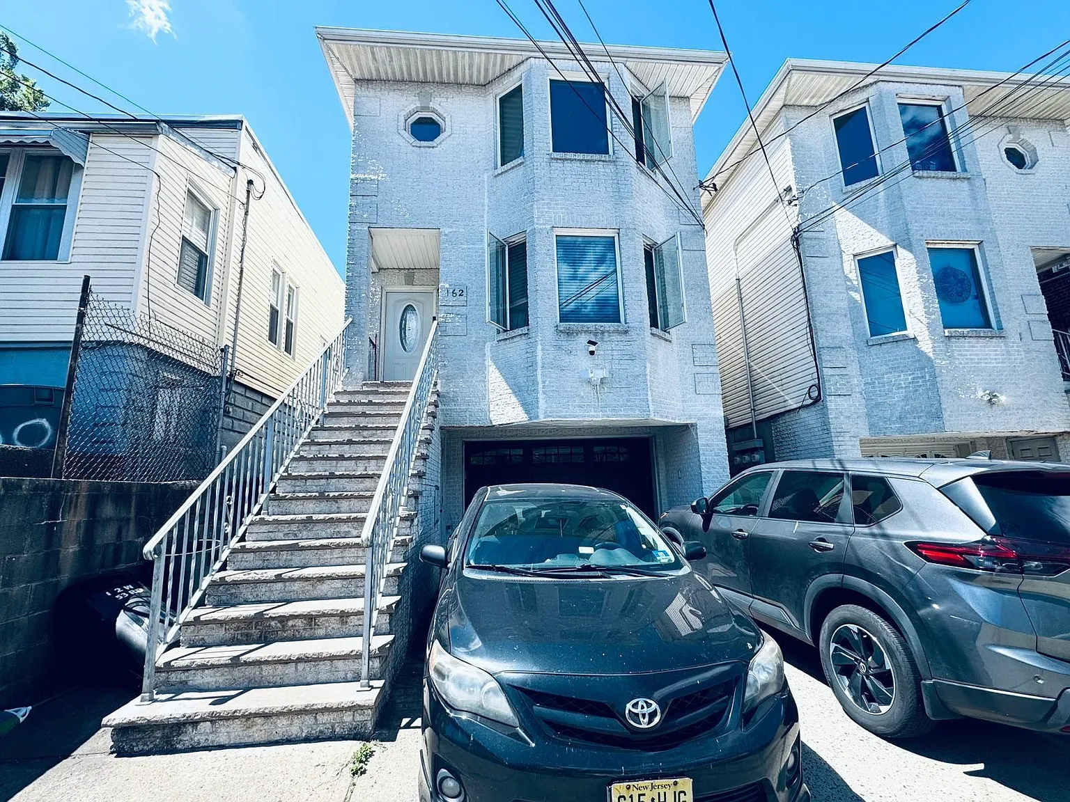 3 bed, 2.0 bath, 1400 sqft, $3,000 — Photo 2