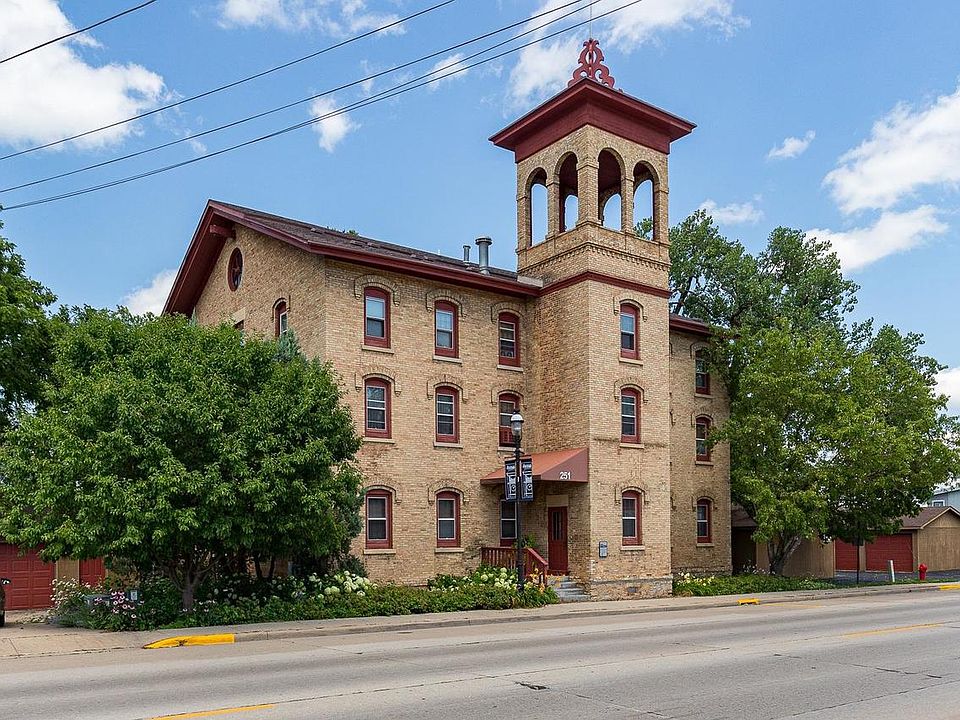 251 E Main St APT 201, Omro, WI 54963 Zillow