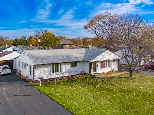 8829 S Komensky Ave, Hometown, IL 60456