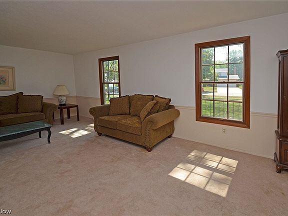 3rd image of 27346 Edgepark Dr
