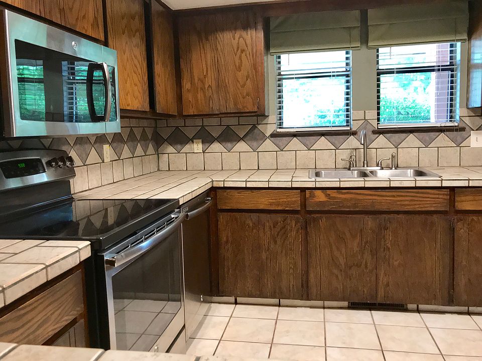 1st image of 10129 Glascow Dr