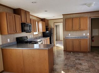 42 Hosner Dr, Oxford, MI 48371