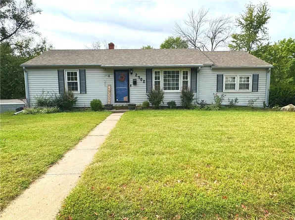 2702 Sw Trl, Saint Joseph, MO 64506