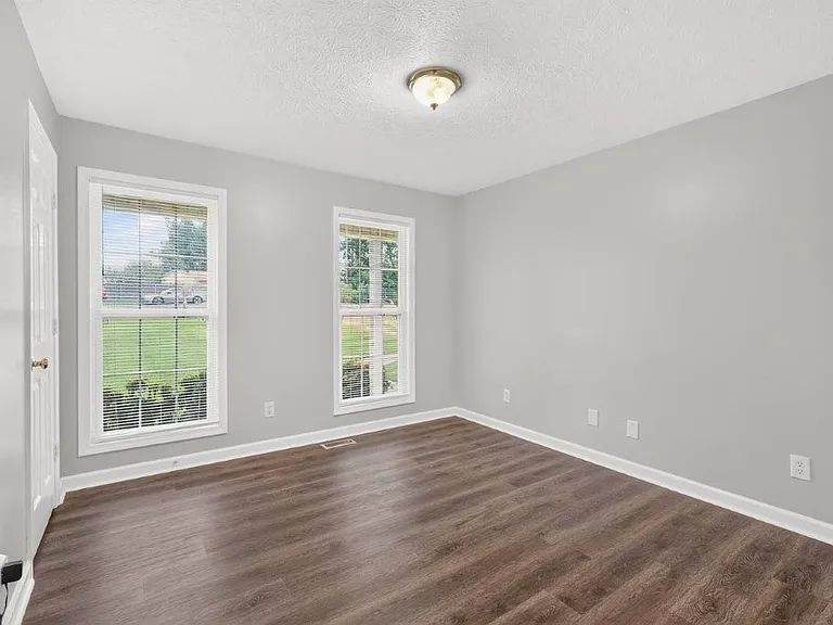 108 Roberts Dr — Photo 17