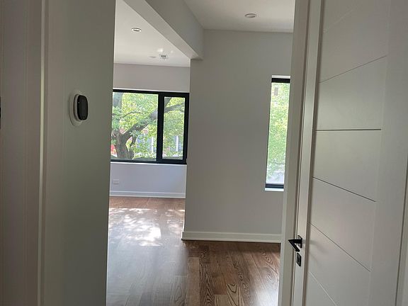 4th image of 3321 N Monticello Ave APT 2
