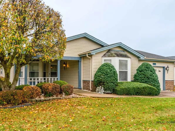 1 Surrey Ct, Grayslake, IL 60030