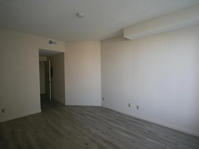 3637 Clarington Ave #213 — Photo 21