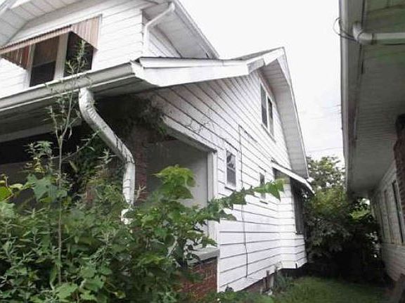 3rd image of 3963 N Kenwood Ave