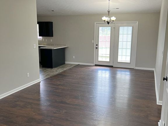 4th image of 504 Reba Jackson Dr