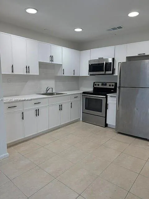 2 bed, 1.0 bath, $2,200 — Photo 3