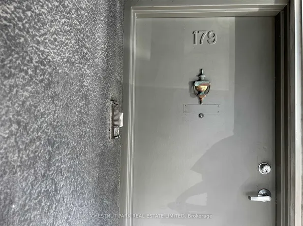 179 Avenue Rd Floor 2, Toronto, ON M5R 2J2