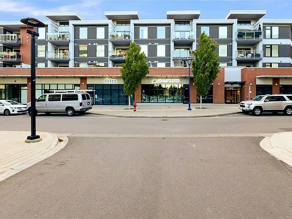 3rd image of 950 Whirlaway Cres #116
