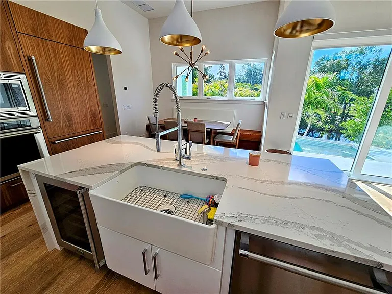 2408 Nassau St — Photo 46