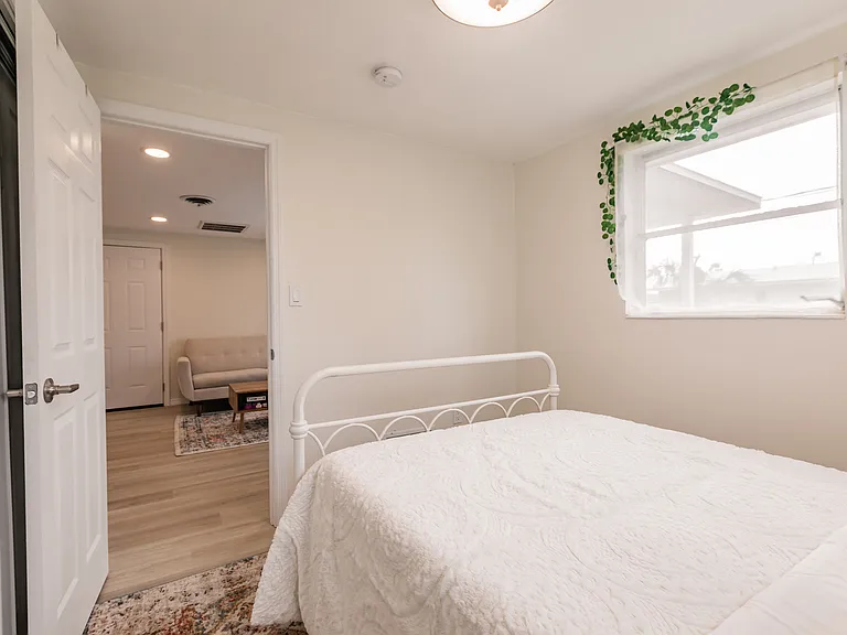 1611 Florence Ave #B — Photo 36