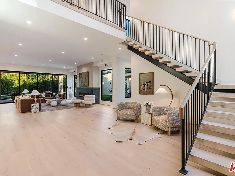 5064 Encino Ave — Photo 10
