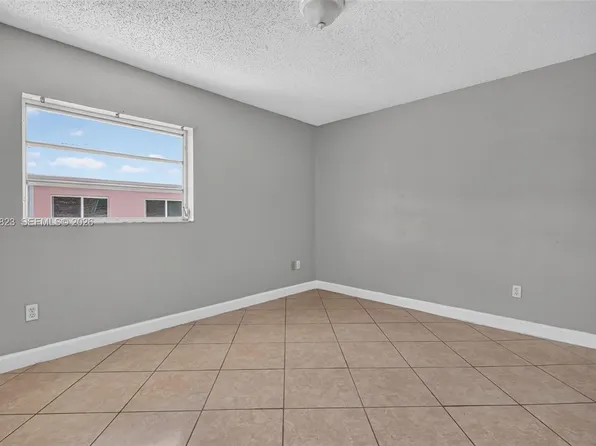 275 W 68th St APT 106, Hialeah, FL 33014