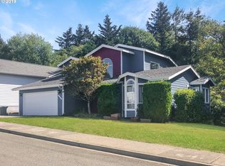 708 3rd St, Brookings, OR 97415