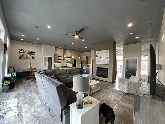 5th image of 3815 White Pine Dr