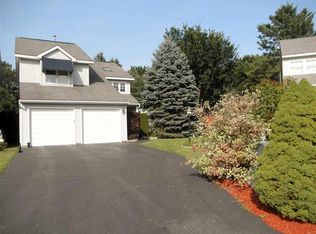 1073 Sterling Ridge Dr, Rensselaer, NY 12144