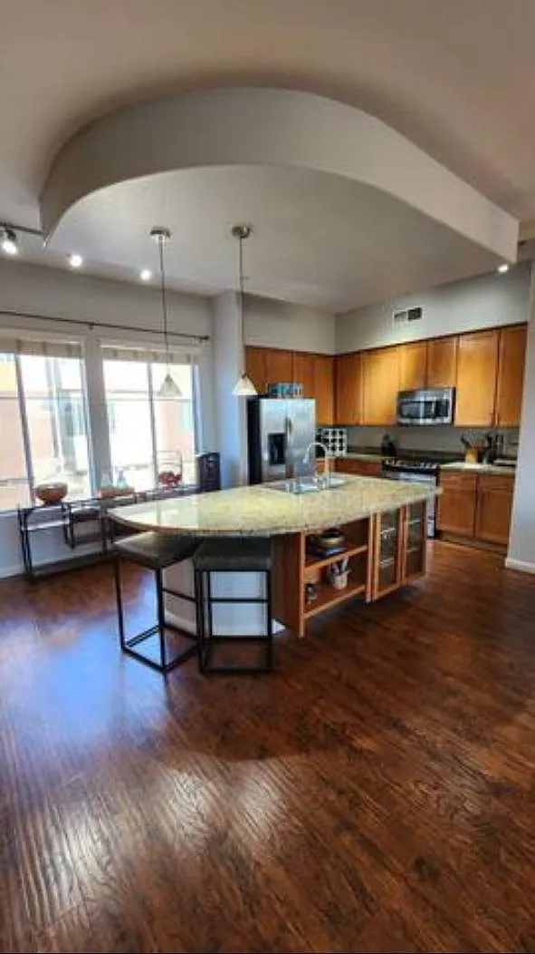 3 bed, 2.5 bath, 1784 sqft, $2,100 — Photo 4