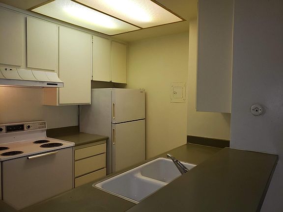 4th image of 160 S El Molino Ave APT 119