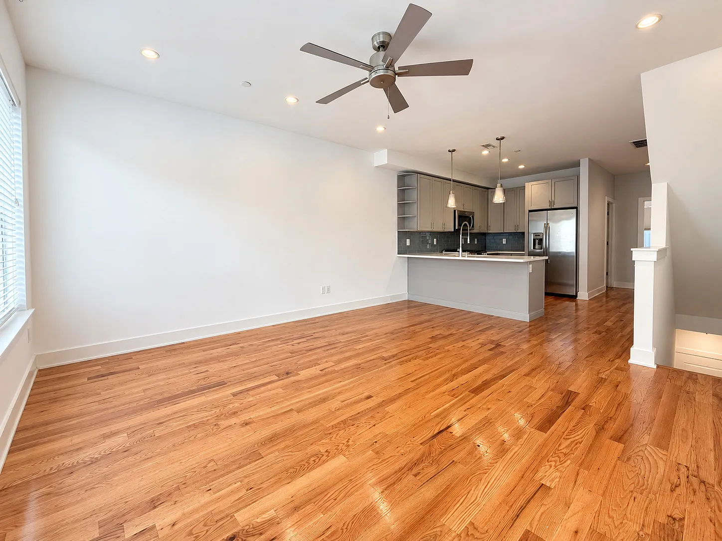City Views & Rooftop Living | Spacious 3-Bed, 3-Bath Residence — Photo 3