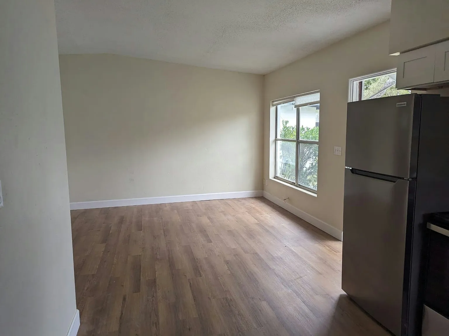 1123 South Lee Avenue, Unit Renovated 1BR/1BA — Photo 4