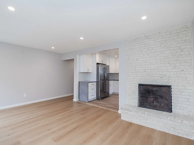 410 44th Ave #303 — Photo 9