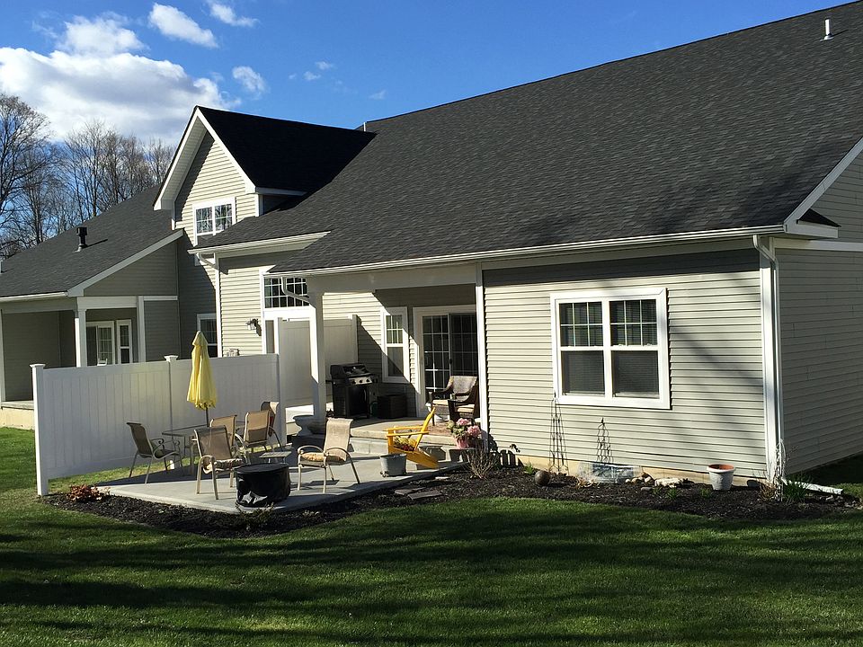 2nd image of 10 Guiliana Cir