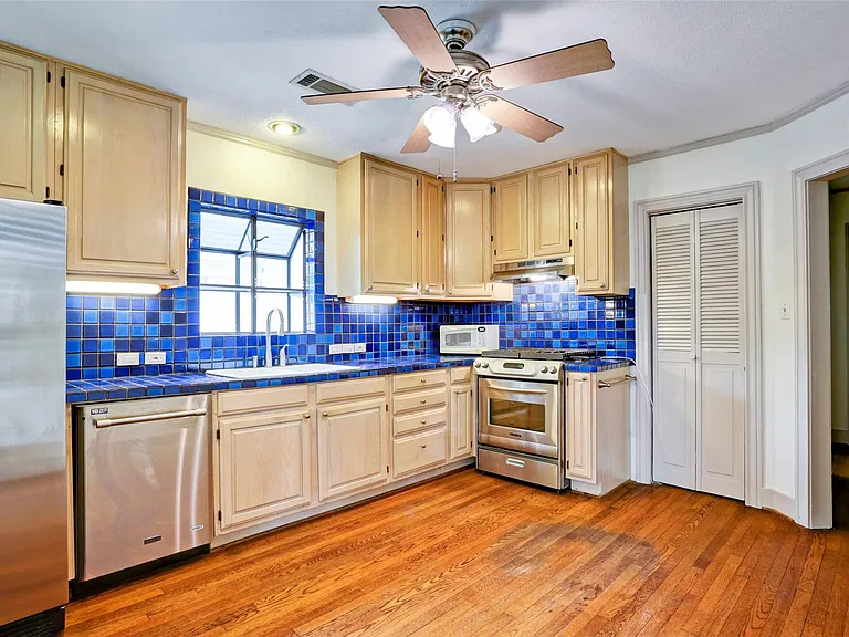 2324 Goldsmith St #B — Photo 4