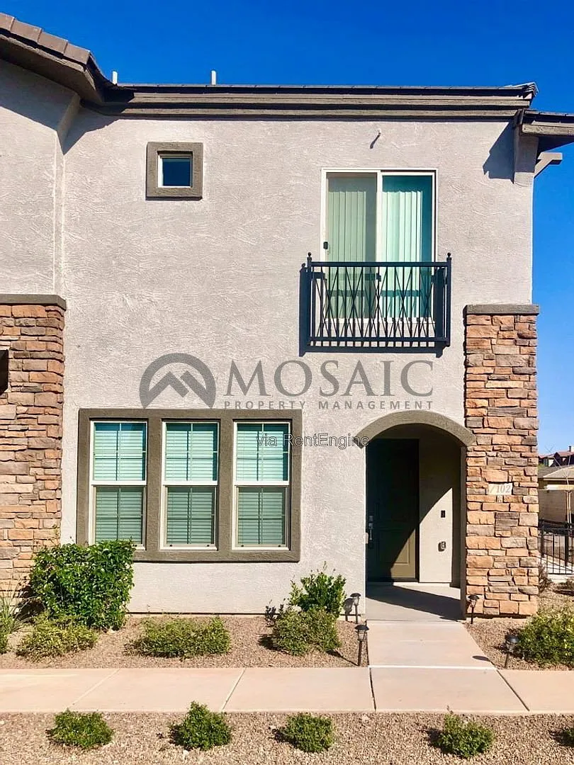 2 bed, 2.5 bath, 1370 sqft, $2,050 — Photo 2