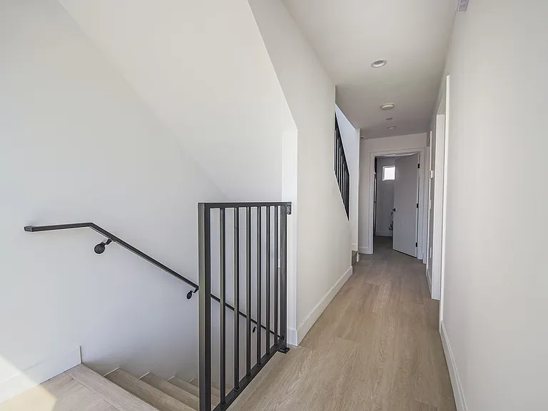 5263 Cartwright Ave — Photo 44