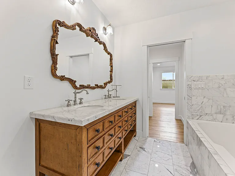 2098 E Elkhorn Rd — Photo 40