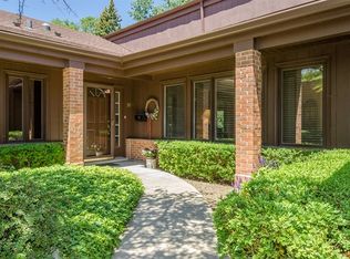 20 Boardwalk Pl, Park Ridge, IL 60068