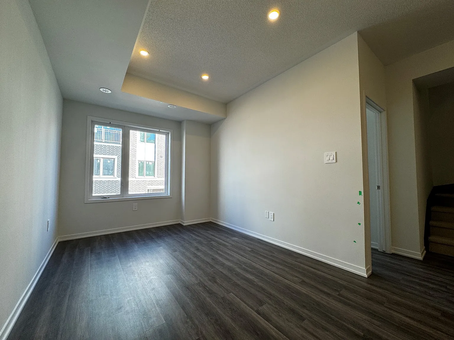 31 Honeycrisp Crescent Vaughan — Photo 3