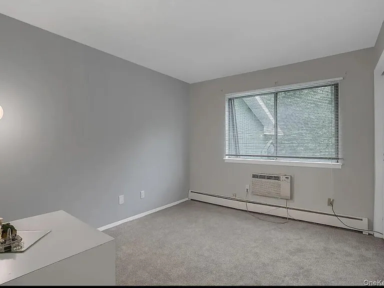 121 Coachlight Sq — Photo 10