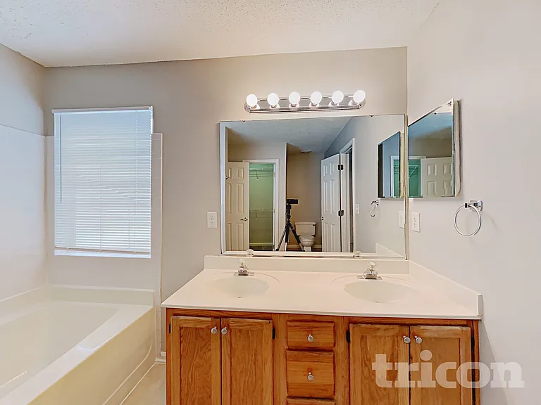 3651 Stonefield St — Photo 9