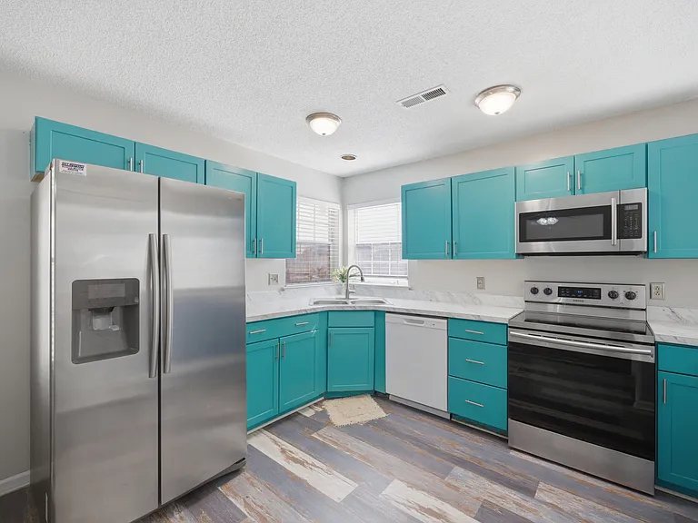 944 Gas Light Ln #1 — Photo 8