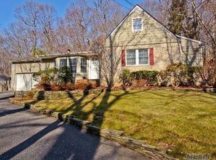 14 Dunlop Rd, Huntington, NY 11743