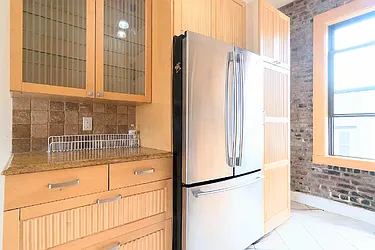 Rented by STREELTY