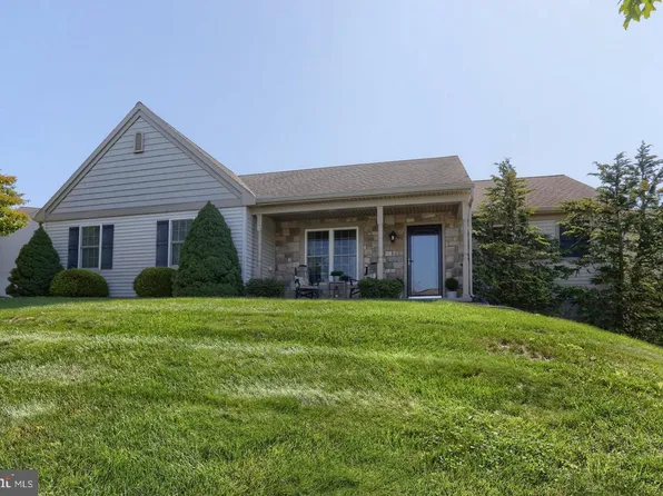 858 Water Edge Ct, Lebanon, PA 17046