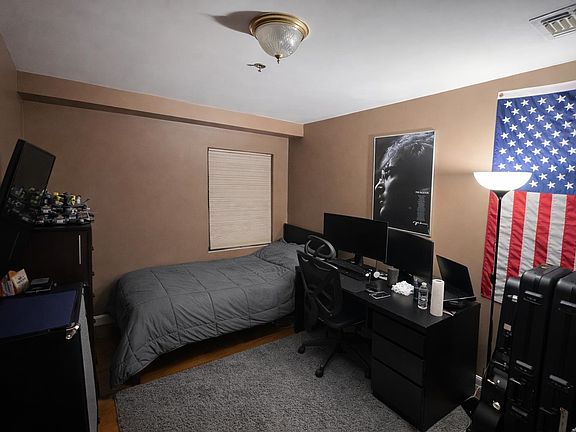 4th image of 721 6th St #1