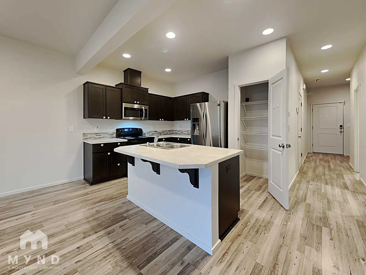 3 bed, 2.5 bath, 1544 sqft, $2,349 — Photo 2