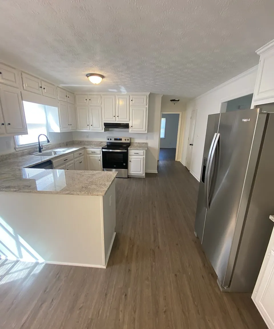 3 bed, 2400 sqft, $2,300 — Photo 3