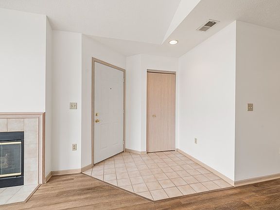 5th image of 210 Whippoorwill Ln