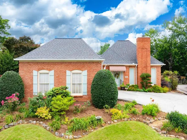 2572 Crossgate Pl, Vestavia Hills, AL 35216