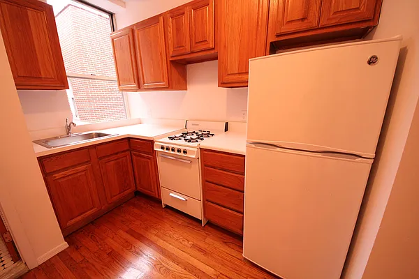 Rented by Waverly Realty Associates | media 4